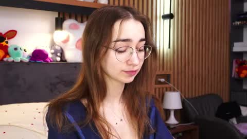 Snapshot of polly_bee chatting on February 28, 2026, 7:42 am Polly online show from February 28, 2026, 7:42 am