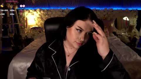 Polly online show from April 14, 2026, 8:48 pm