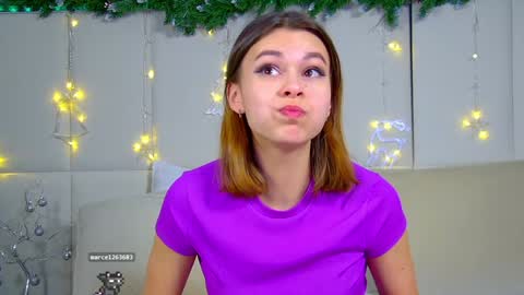 Snapshot of pollylanders chatting on December 18, 2024, 6:53 am Polly online show from December 18, 2024, 6:53 am