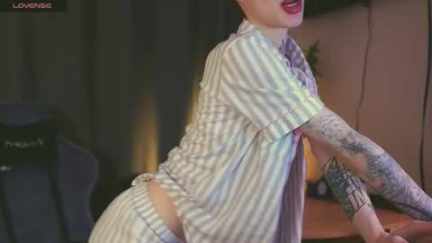 Megan.online  online show from February 19, 2025, 5:27 am