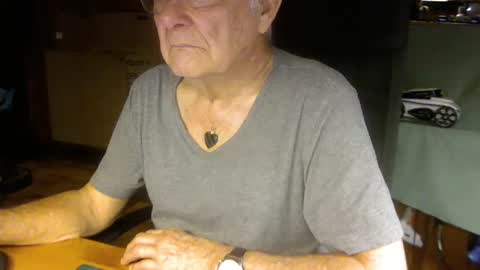 pomme1949 online show from February 3, 2025, 10:58 am