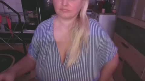 Snapshot of pornbusty chatting on February 5, 2025, 8:35 pm MelissOfficial online show from February 5, 2025, 8:35 pm