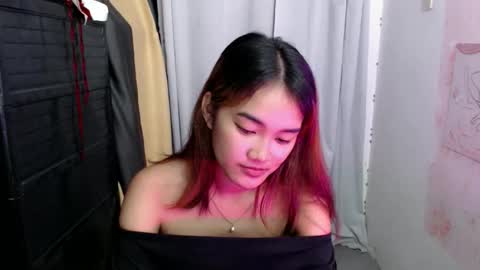 Snapshot of pornstar_kia chatting on April 27, 2026, 3:32 pm pornstar_kia online show from April 27, 2026, 3:32 pm