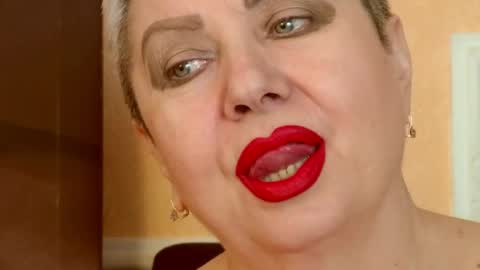 LADY POSH online show from May 12, 2026, 6:49 pm
