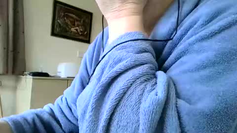 Snapshot of poshman65 chatting on December 10, 2024, 11:32 am poshman65 online show from December 10, 2024, 11:32 am