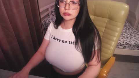 Lina online show from February 17, 2025, 7:37 am