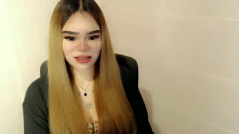 MAXXINE online show from May 14, 2026, 4:41 am