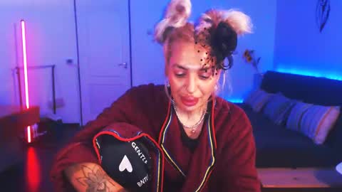 Snapshot of preggyhotmommy chatting on December 25, 2024, 9:00 pm Victoria online show from December 25, 2024, 9:00 pm