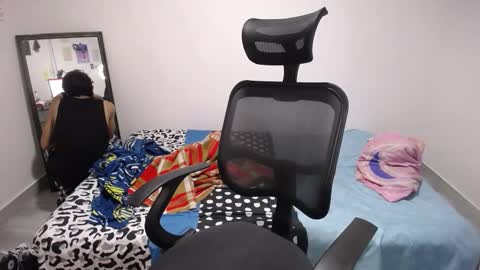 Plux online show from November 30, 2025, 6:12 pm