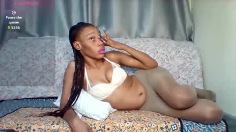 Snapshot of pretty253 chatting on February 7, 2026, 6:33 pm pretty253 online show from February 7, 2026, 6:33 pm