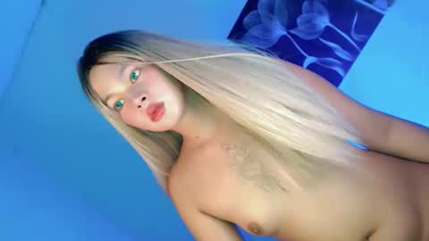 Flor online show from October 22, 2025, 9:58 pm