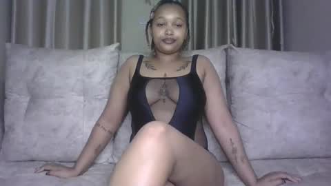 Snapshot of pretty_little_baibe chatting on January 18, 2026, 9:18 pm Tracy online show from January 18, 2026, 9:18 pm