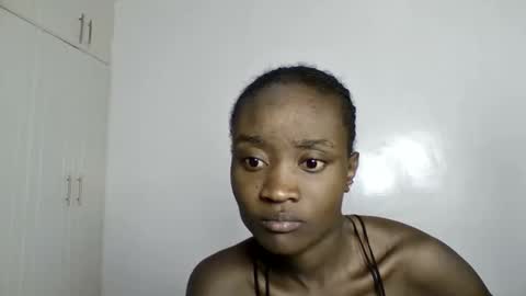 pretty luv1 online show from February 25, 2026, 9:13 pm