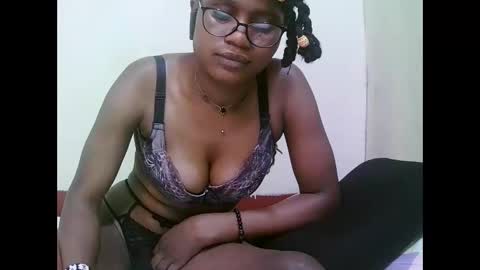 pretty_mellan online show from January 21, 2025, 11:45 pm