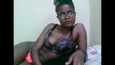 pretty_mellan online show from January 24, 2025, 12:52 am