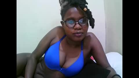 pretty_mellan online show from January 26, 2025, 7:32 am