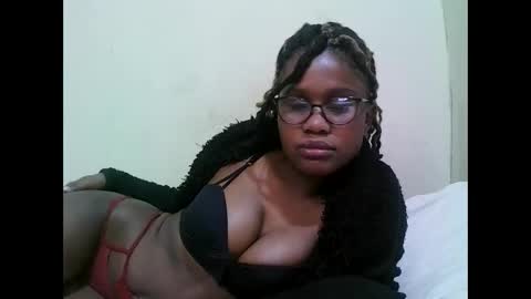 pretty_mellan online show from February 6, 2025, 3:27 am