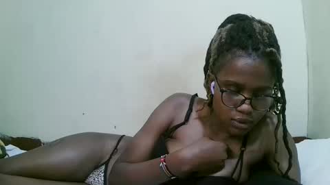 pretty_mellan online show from February 16, 2025, 2:20 am