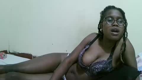 pretty_mellan online show from February 27, 2025, 1:16 am