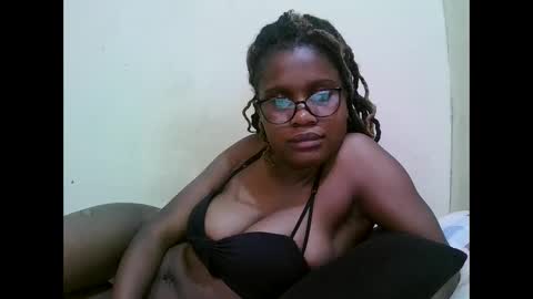 pretty_mellan online show from March 1, 2025, 3:38 pm