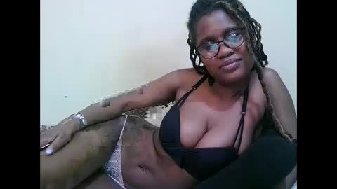 pretty_mellan online show from March 11, 2025, 4:32 am