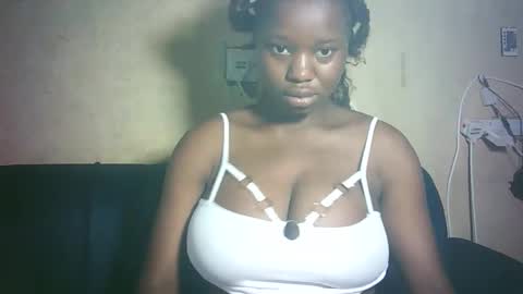 pretty_milan online show from February 6, 2026, 10:29 am