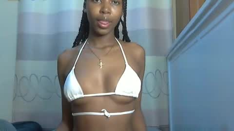 pretty_petite24 online show from December 11, 2024, 6:31 pm