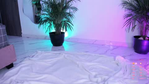 pretty_pettite online show from December 14, 2024, 10:07 pm