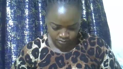 Snapshot of pretty_vall chatting on October 13, 2025, 7:25 pm pretty_vall online show from October 13, 2025, 7:25 pm