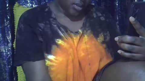 Snapshot of pretty_vall chatting on October 20, 2025, 3:29 am pretty_vall online show from October 20, 2025, 3:29 am