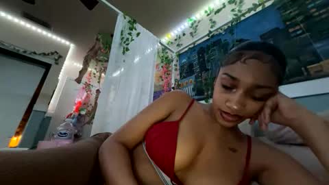 prettyblackgal online show from December 15, 2025, 7:34 am