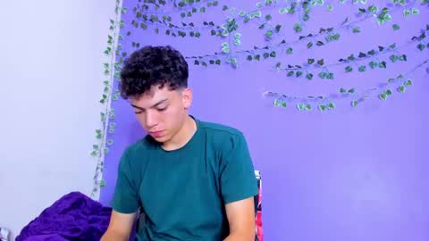 Snapshot of prettybunnies08 chatting on February 11, 2025, 12:17 am Enzo Denis online show from February 11, 2025, 12:17 am