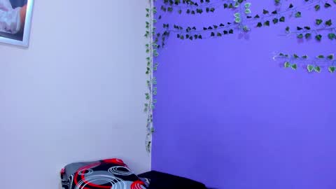 Snapshot of prettybunnies08 chatting on February 11, 2025, 10:18 pm Enzo Denis online show from February 11, 2025, 10:18 pm