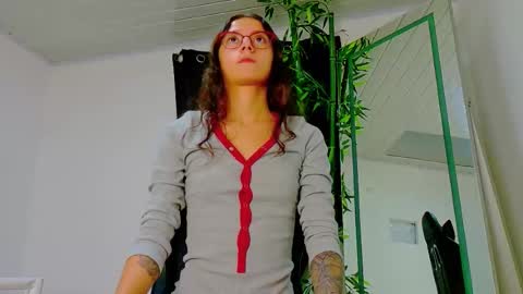 Snapshot of prettybunnies08 chatting on November 14, 2025, 12:20 am Enzo Denis online show from November 14, 2025, 12:20 am