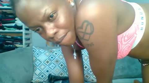 Snapshot of prettyela chatting on October 8, 2025, 11:46 pm PrettyEla online show from October 8, 2025, 11:46 pm