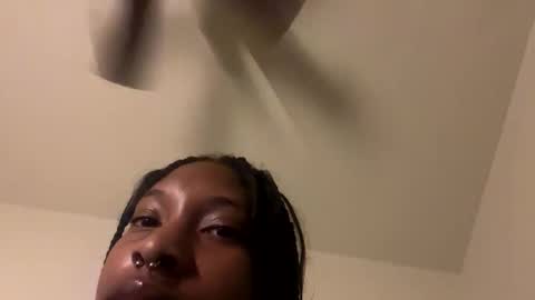 Snapshot of prettyfacefemale chatting on October 13, 2025, 1:05 am prettyfacefemale online show from October 13, 2025, 1:05 am