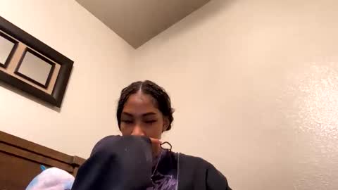 Snapshot of prettyfacefemale chatting on October 15, 2025, 10:54 pm prettyfacefemale online show from October 15, 2025, 10:54 pm