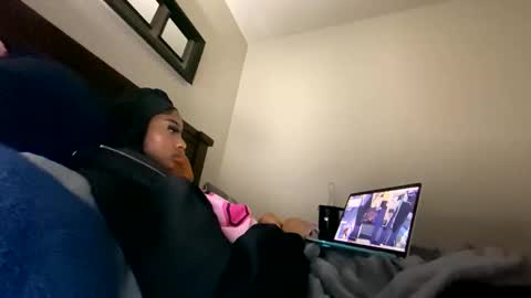 Snapshot of prettyfacefemale chatting on February 3, 2026, 6:40 am prettyfacefemale online show from February 3, 2026, 6:40 am