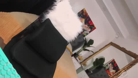 prettyjuliax online show from January 14, 2025, 10:02 pm