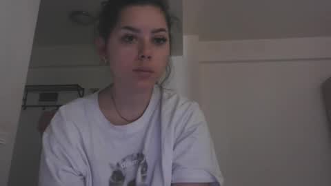 prettyjulliette online show from November 21, 2025, 10:47 am