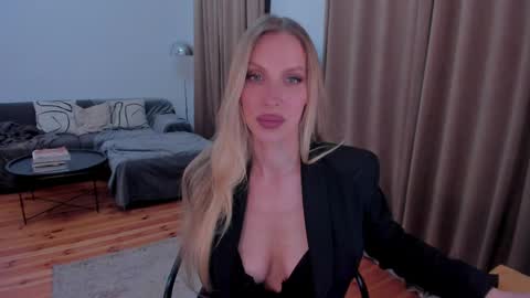 Snapshot of prettyk1ller chatting on May 15, 2026, 11:12 pm Eva online show from May 15, 2026, 11:12 pm