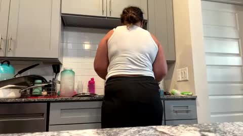 prettylatinamomma01 online show from November 4, 2025, 6:07 pm