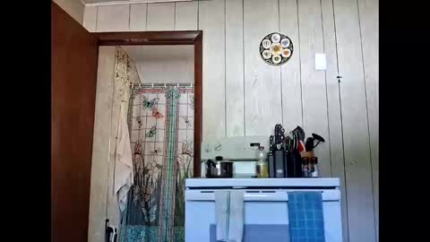 prettysolidd7 online show from September 8, 2025, 7:02 pm