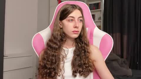 Snapshot of prettysomething chatting on June 22, 2026, 5:26 am Sophie next stream will be at Monday i will wait you guys online show from June 22, 2026, 5:26 am