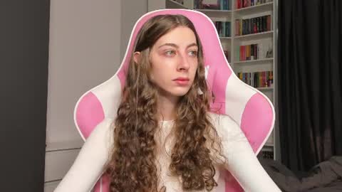 Snapshot of prettysomething chatting on July 17, 2026, 7:04 am Sophie next stream will be at Monday i will wait you guys online show from July 17, 2026, 7:04 am