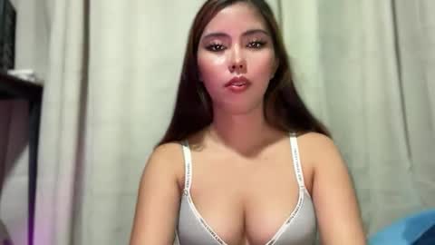 Snapshot of pricelessbeautyxxx chatting on June 1, 2026, 4:20 pm TINA online show from June 1, 2026, 4:20 pm