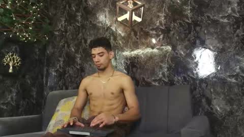 prince_arthur77 online show from November 22, 2025, 1:43 pm