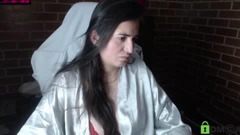 Snapshot of princesa_leia_zathur chatting on June 18, 2026, 12:33 am Leia online show from June 18, 2026, 12:33 am