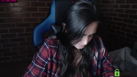 Snapshot of princesa_leia_zathur chatting on June 19, 2026, 1:32 am Leia online show from June 19, 2026, 1:32 am