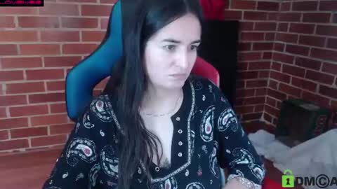 Snapshot of princesa_leia_zathur chatting on June 24, 2026, 1:43 pm Leia online show from June 24, 2026, 1:43 pm